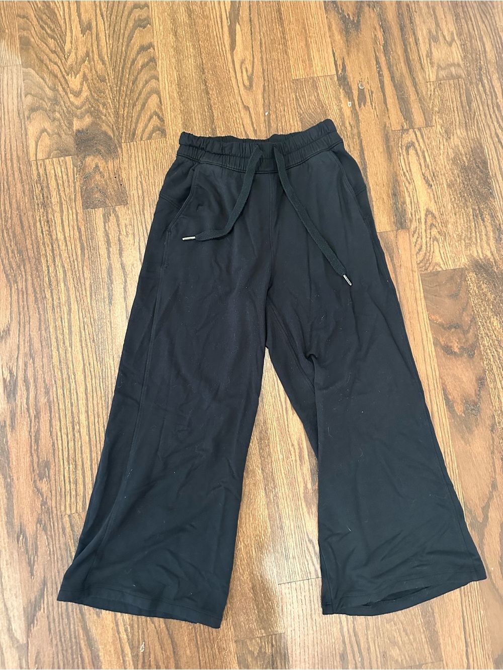 Lululemon cropped lounge pants